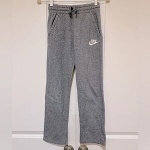Boys NIKE Dark grey Heather Club Fleece Joggers Pants - size M